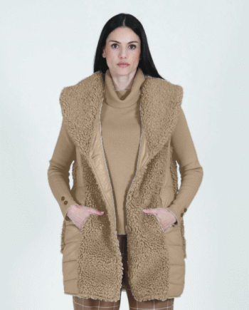 Mirella Matteini - Maglone beige con collo alto e dettaglio bottoni sul polsino