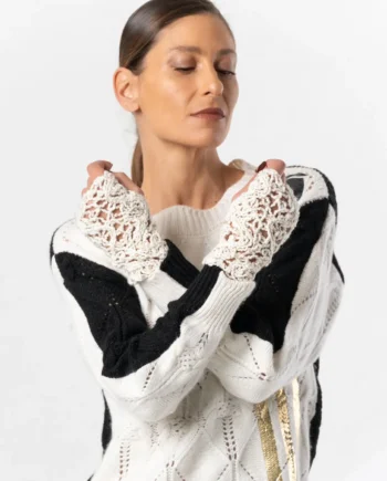 DANIELA DALLAVALLE - Manicotti in maglia bianca crochet