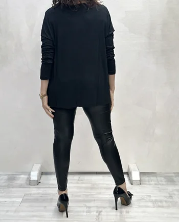 Sophia - Maglia girocollo con decorazioni nere