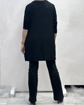 Sophia - Maglia con scollo a V e decorazioni nere