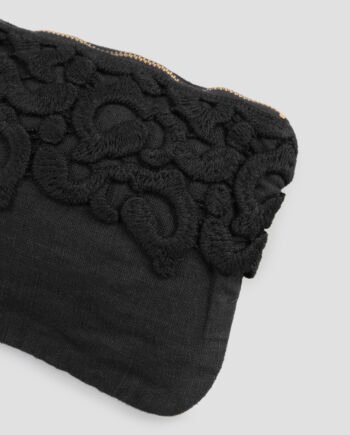 DANIELA DALLAVALLE - Astuccio nero in lino con decorazioni in pizzo