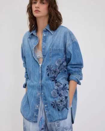 ERMANNO FIRENZE - CAMICIA OVER IN DENIM LEGGERO CON RICAMO FLOREALE